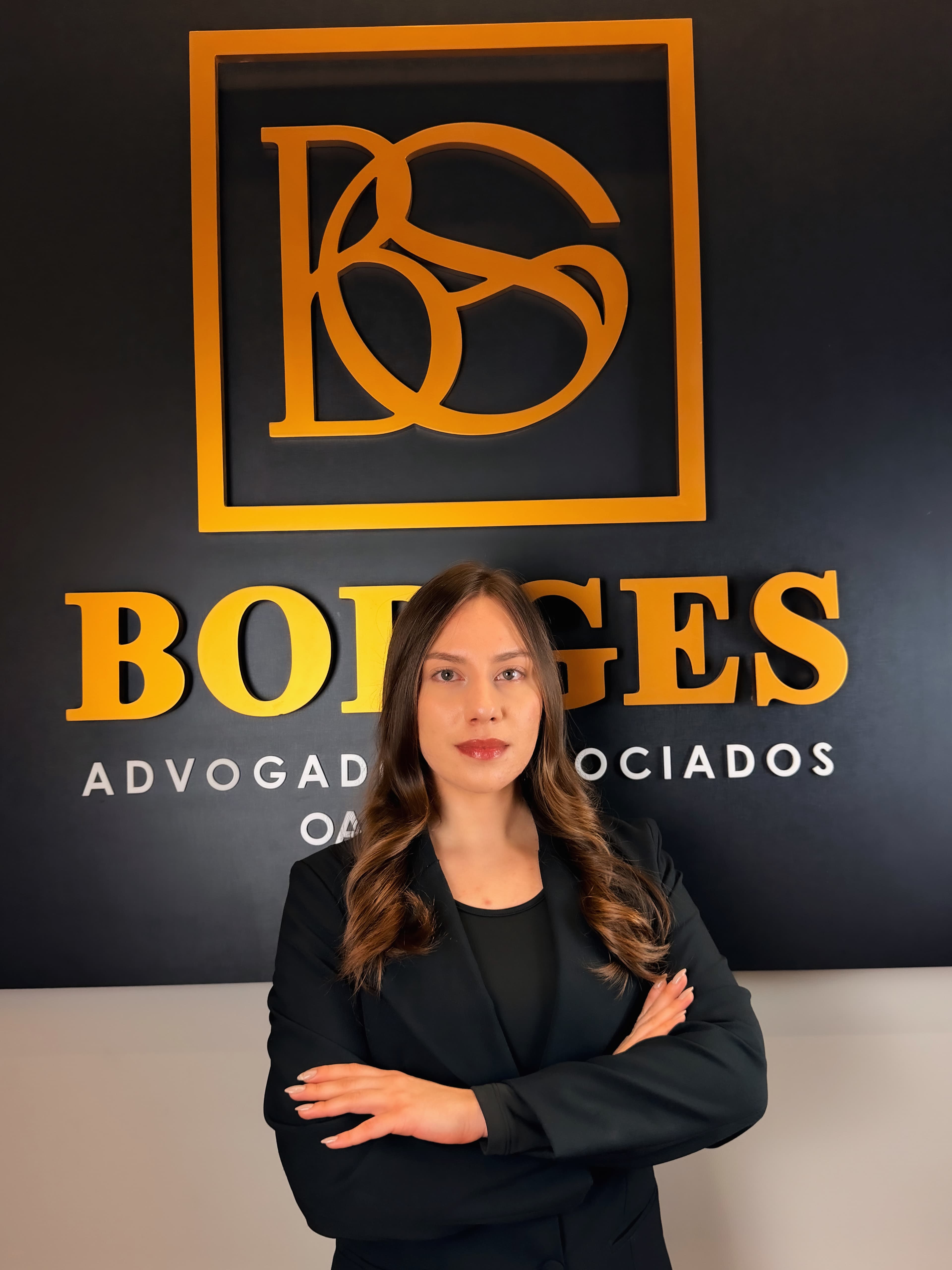 Lara Macalossi — Advogada